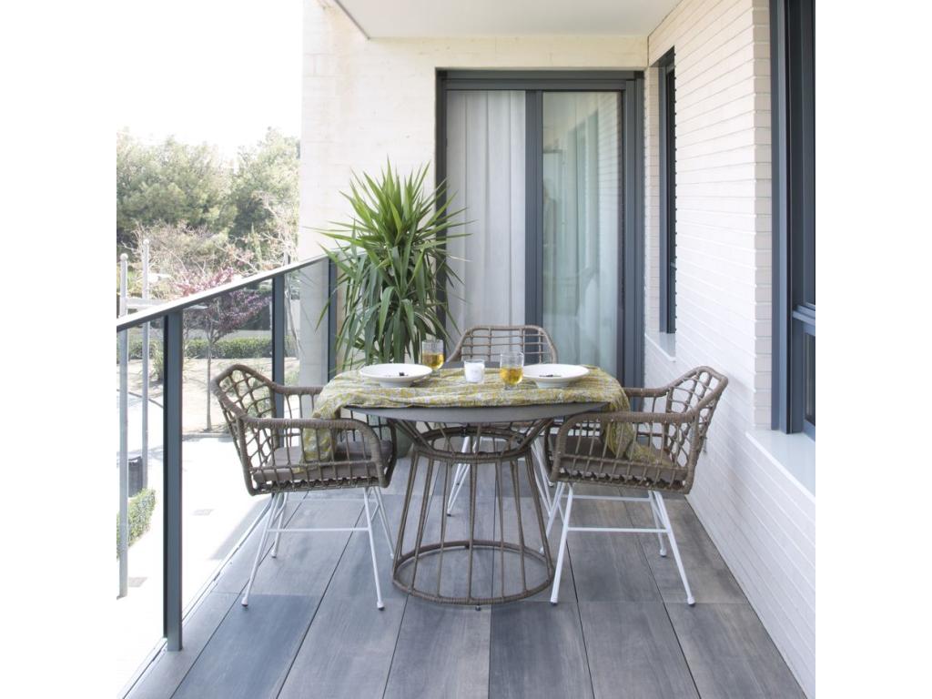 White Table, 110 x 72 cm